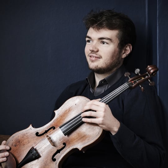 Timothy Ridout violist holding viola
